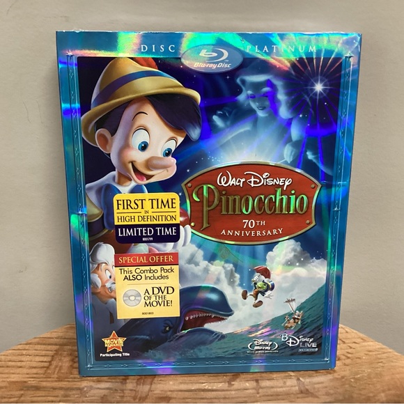 New & Sealed - Blue Ray DVD - Pinocchio - 70th Anniversary - 2 Disco Platinum - Picture 2 of 10